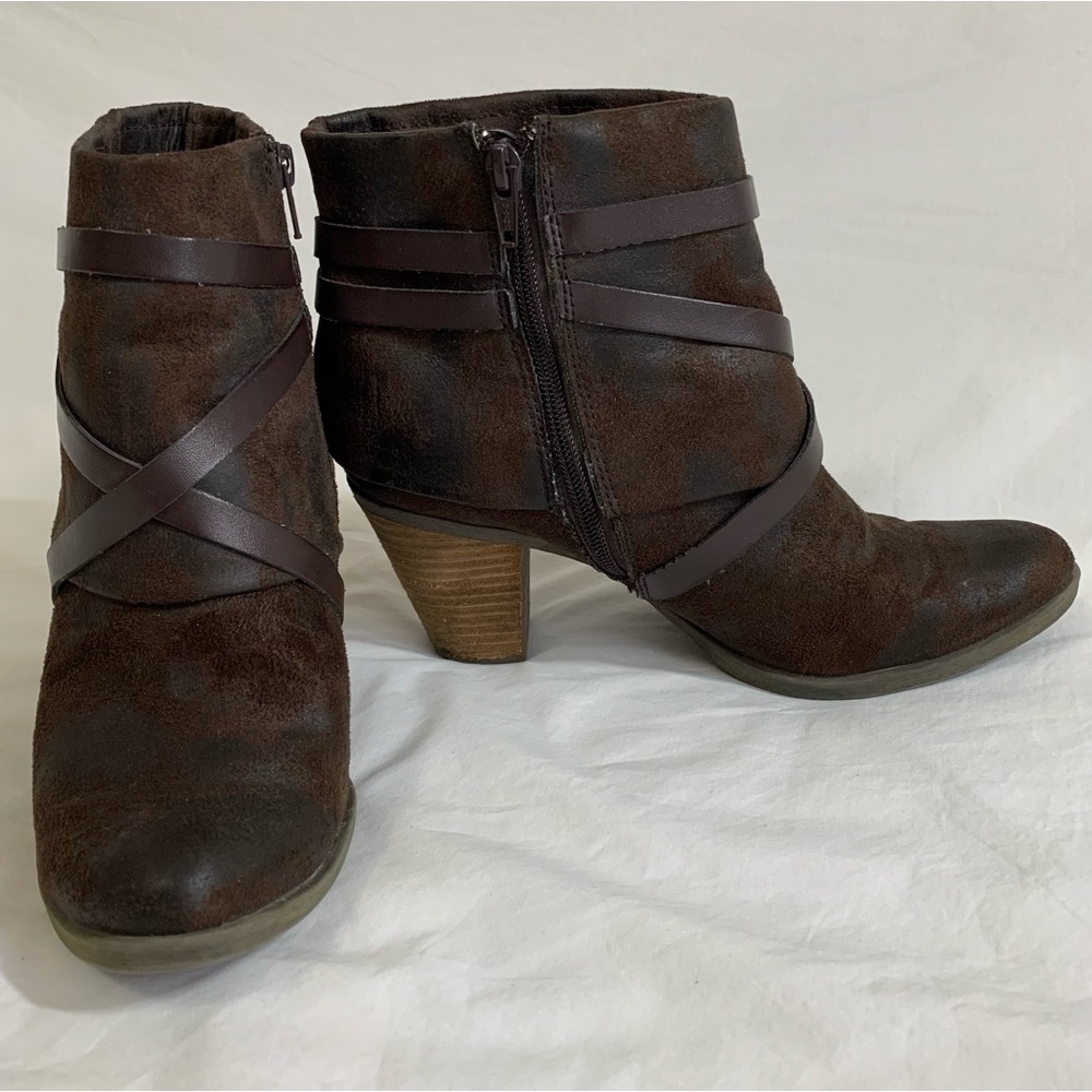 Crown Vintage Brown strappy high heel Ankle Booties zippers and chunky heels 8.5